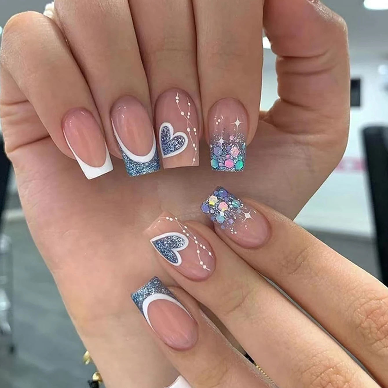 24PCS Square Press-Shaped Nails Of Medium Length - French Pointed Press-Shaped Heart-Shaped Design, Bright pink Ffalse Nails